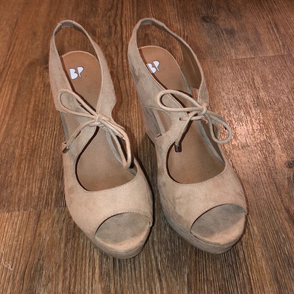 Suede tan wedges